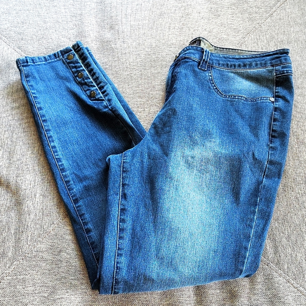G.I.L.I. Women's Skinny Jeans w/Camouflage back pocket Size 12